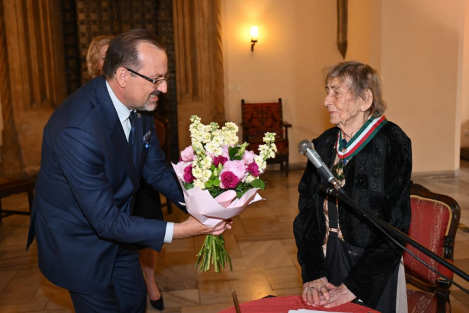 Poetka Urszula Kozioł odznaczona Złotym Medalem "Zasłużony Kulturze Gloria Artis"
